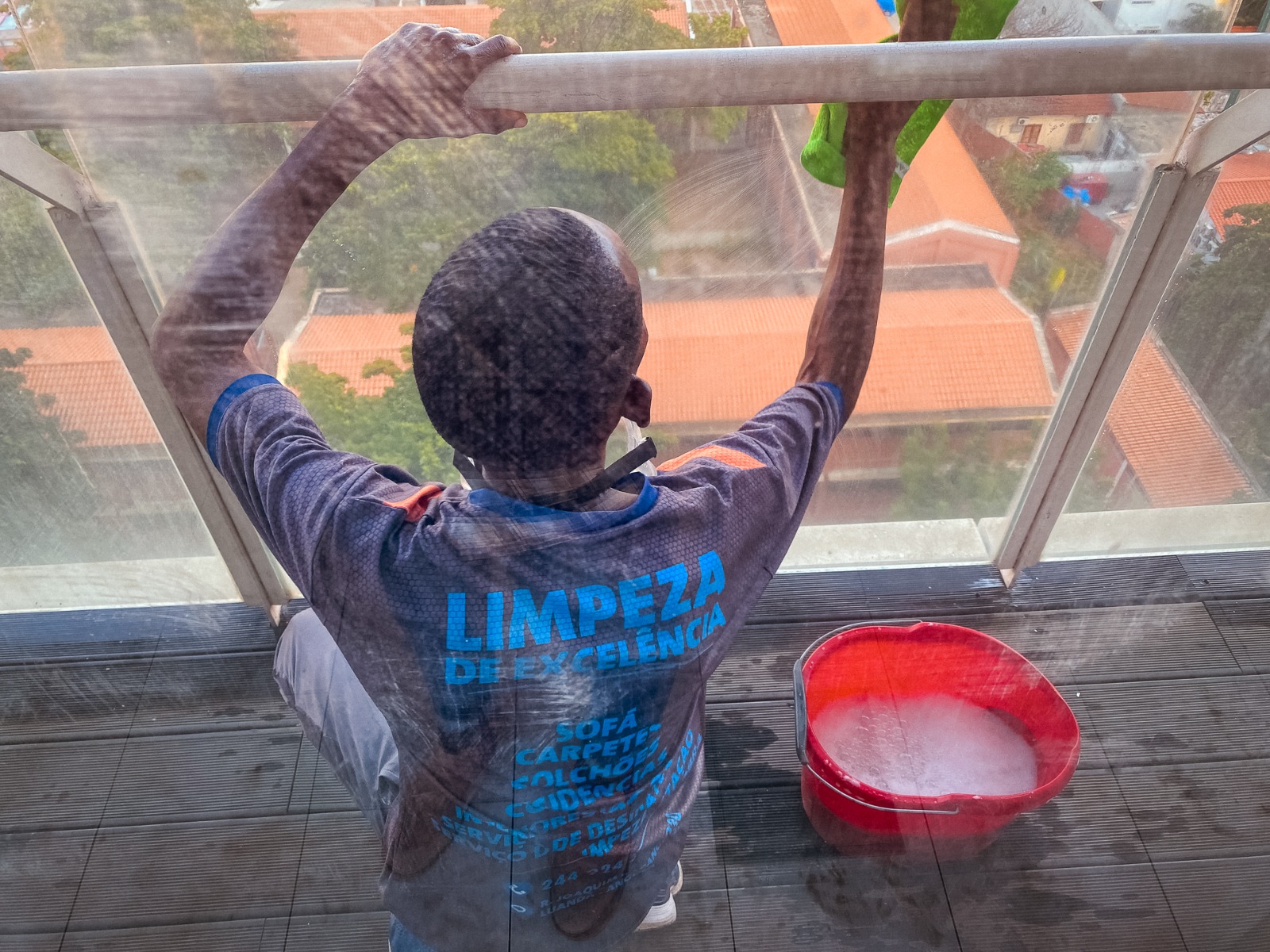 Two people having a conversation in armchairs
